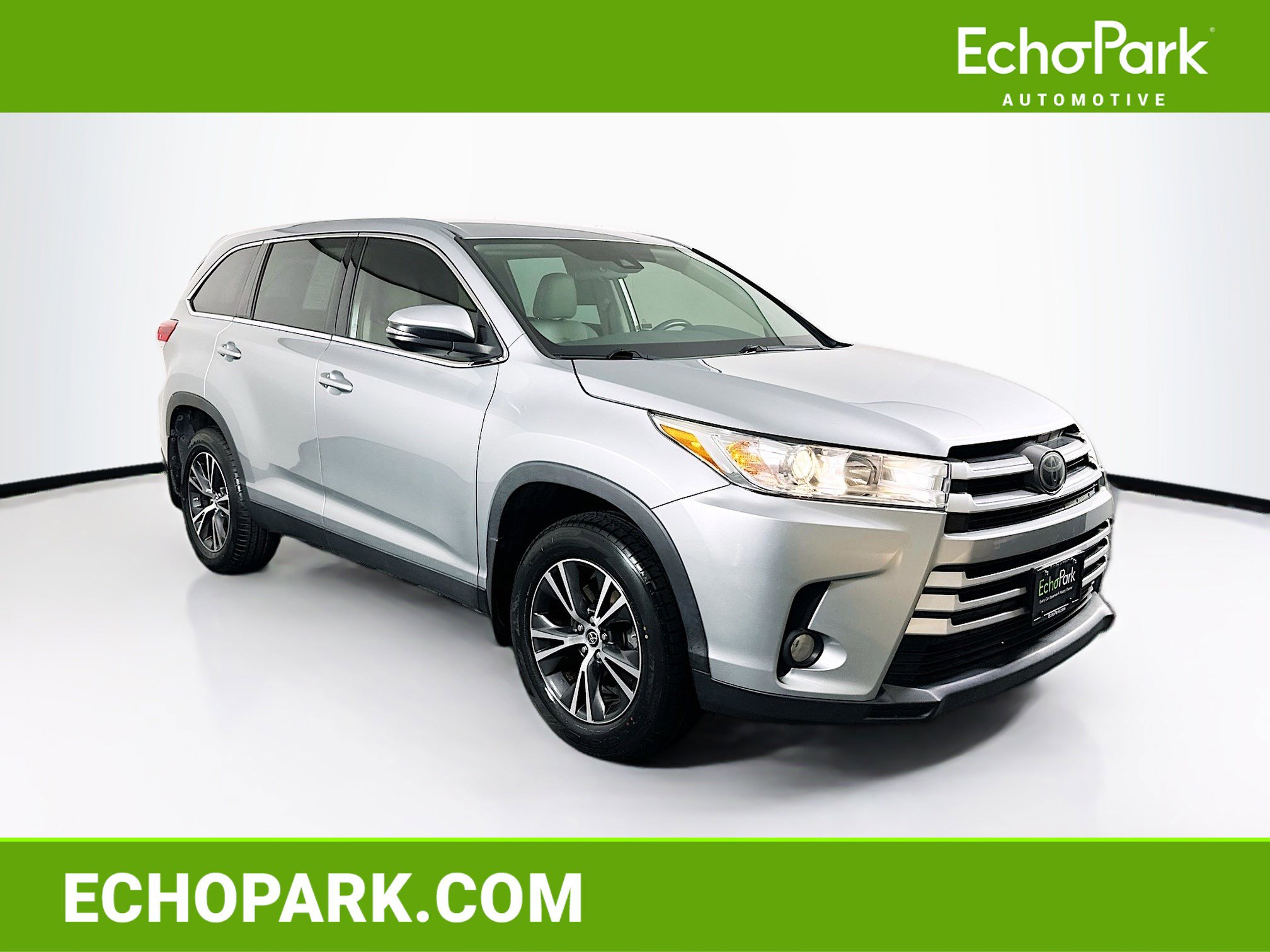 Used 2019 Toyota Highlander Plus AWD/4WD image 1