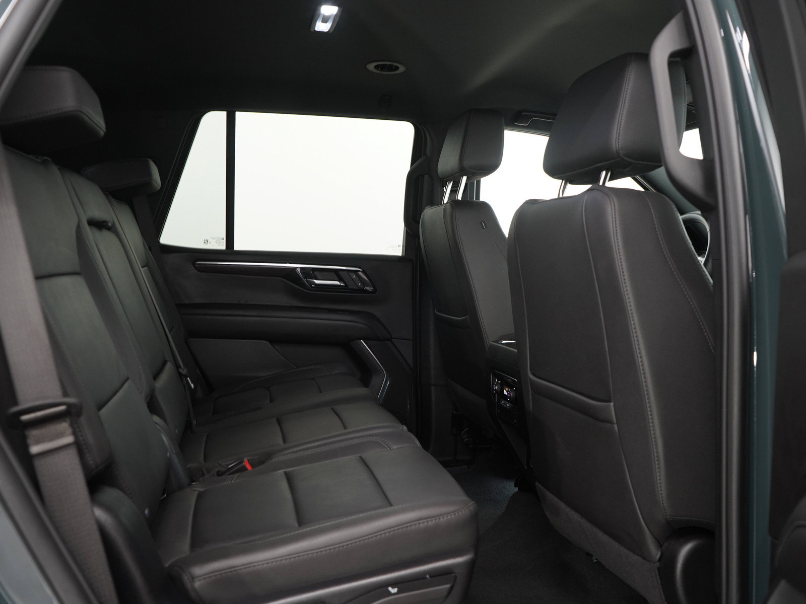 Used 2025 Chevrolet Tahoe Z71 AWD/4WD image 14