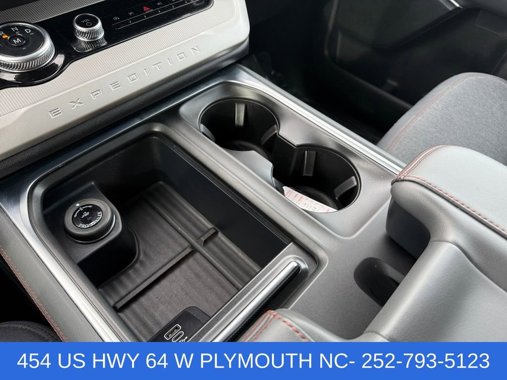 Used 2025 Ford Expedition Max Active AWD/4WD image 23