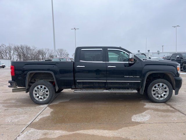Used 2018 GMC Sierra 2500 Denali image 2