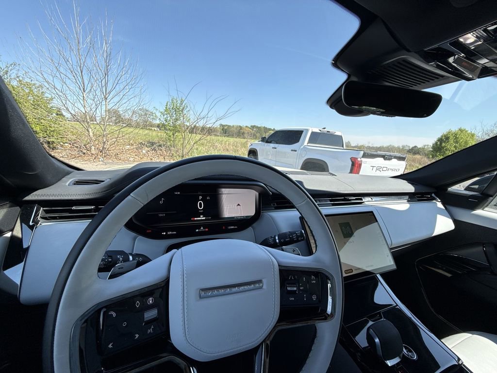 Used 2025 Land Rover Range Rover Sport Dynamic SE image 16