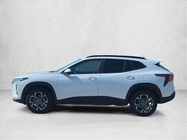Used 2025 Chevrolet Trax LT FWD image 9