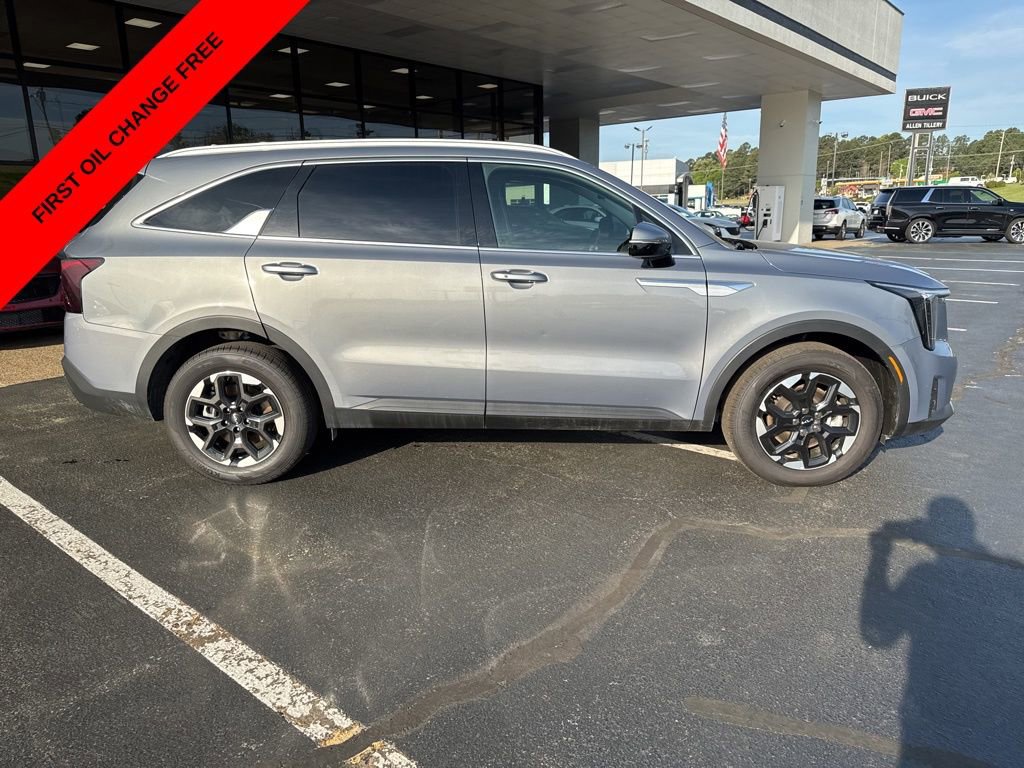 Used 2025 Kia Sorento S image 2