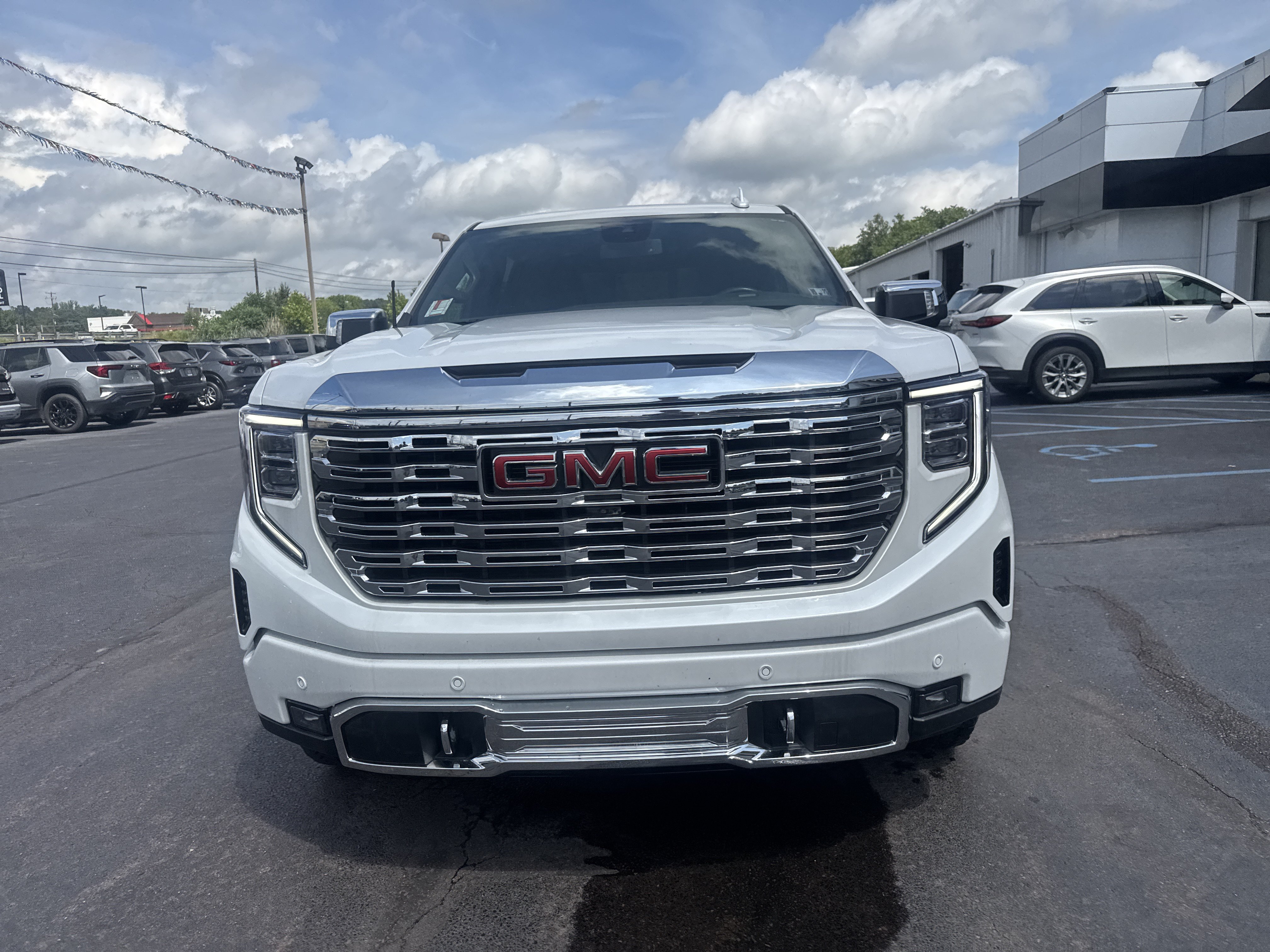Used 2022 GMC Sierra 1500 Denali AWD/4WD image 9