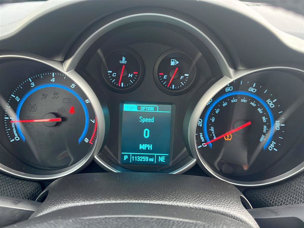 Used 2015 Chevrolet Cruze LT FWD image 4