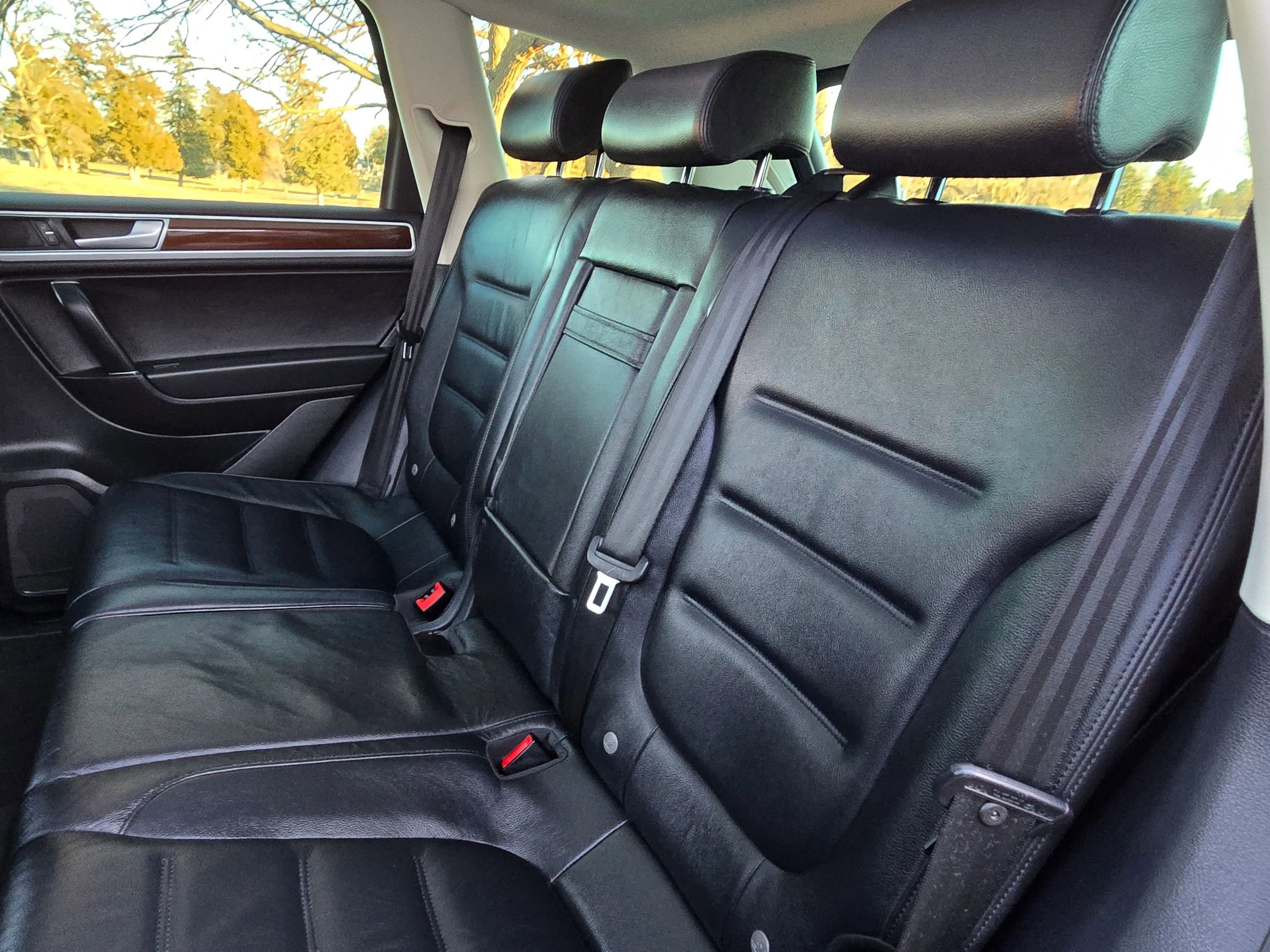 Used 2016 Volkswagen Touareg VR6 image 49