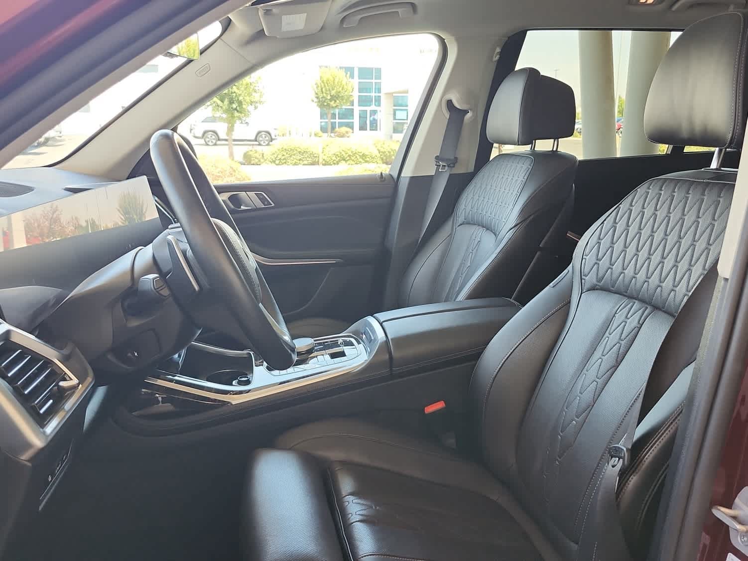 Used 2025 BMW X7 xDrive40i w/ Premium Package AWD/4WD image 15