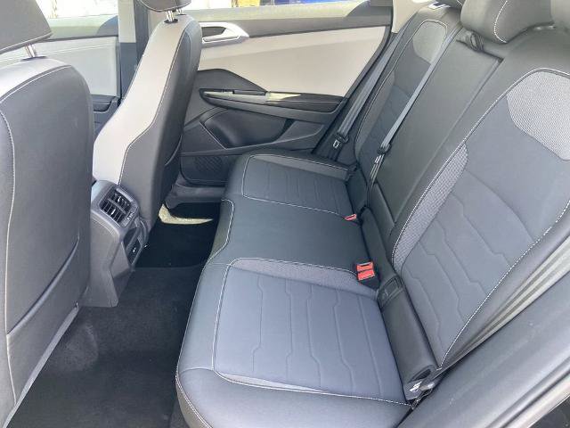 Used 2025 Volkswagen Taos SE FWD image 20