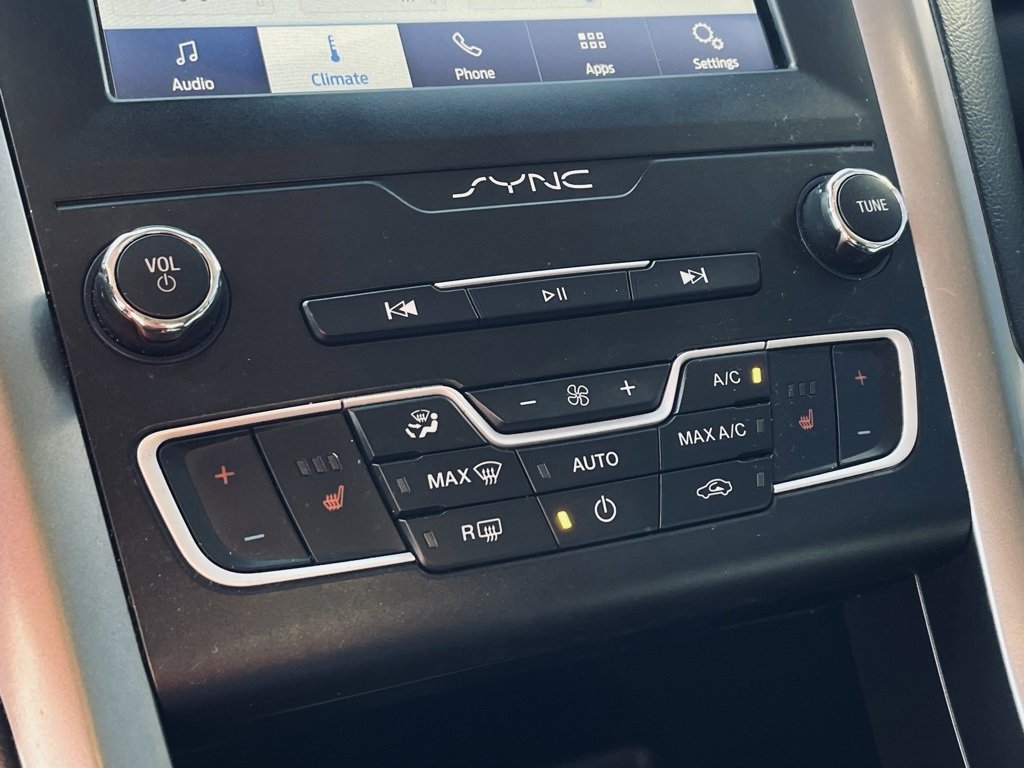 Used 2019 Ford Fusion SEL image 16