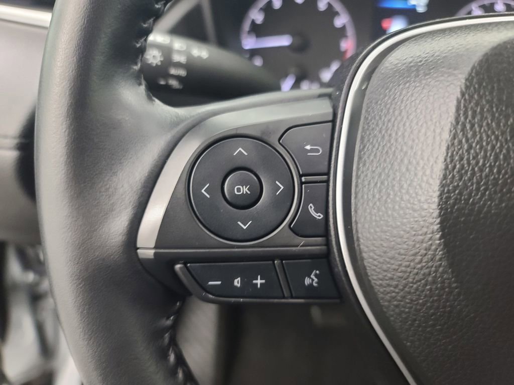 Used 2025 Toyota Corolla Cross LE image 27