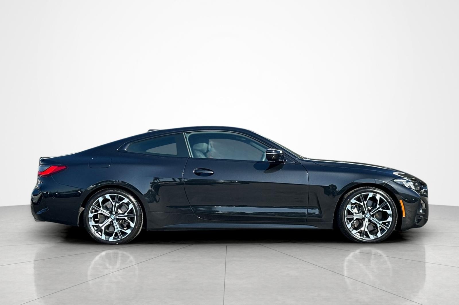 Used 2025 BMW 430i Coupe w/ M Sport Package RWD image 6