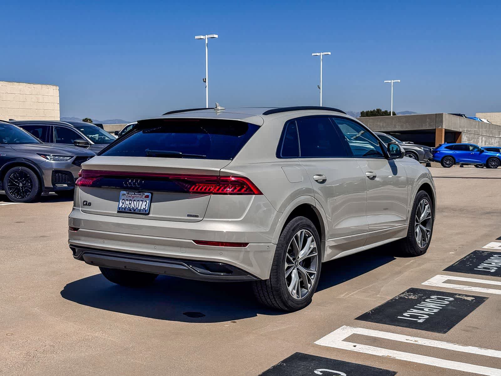 Used 2023 Audi Q8 Premium w/ Convenience Package AWD/4WD image 4