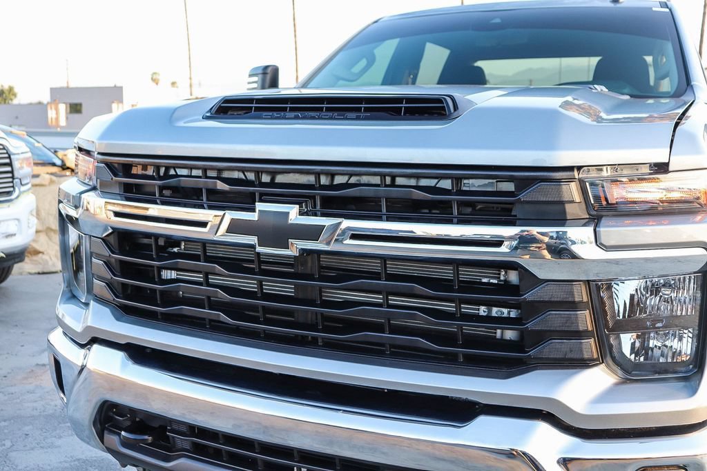 Used 2026 Chevrolet Silverado 3500 LT AWD/4WD image 6
