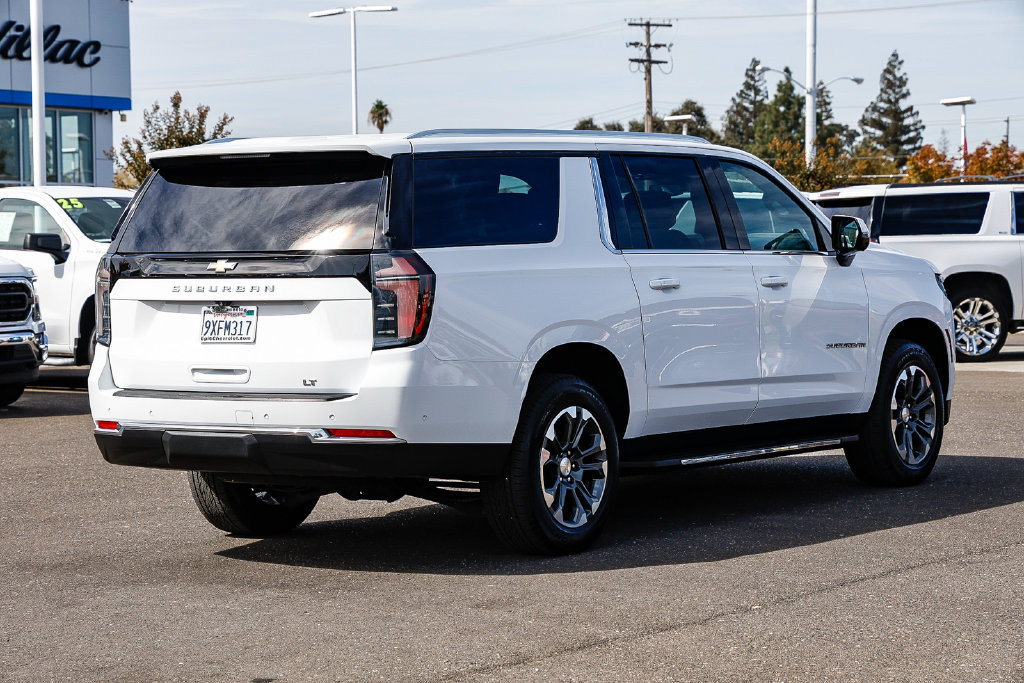 Used 2026 Chevrolet Suburban LT w/ Comfort Package AWD/4WD image 4