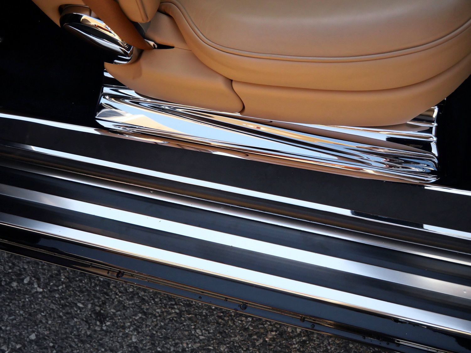 Used 2013 Rolls-Royce Phantom Drophead Coupe RWD image 9