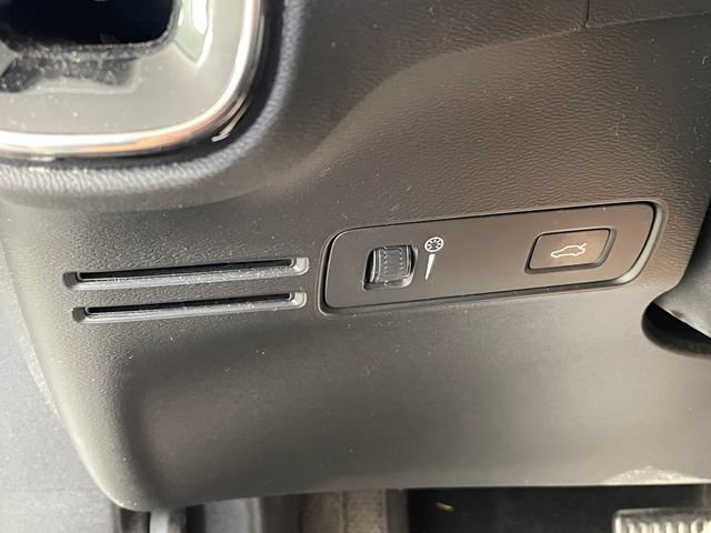 Used 2019 Volvo XC40 T5 Inscription AWD/4WD image 10