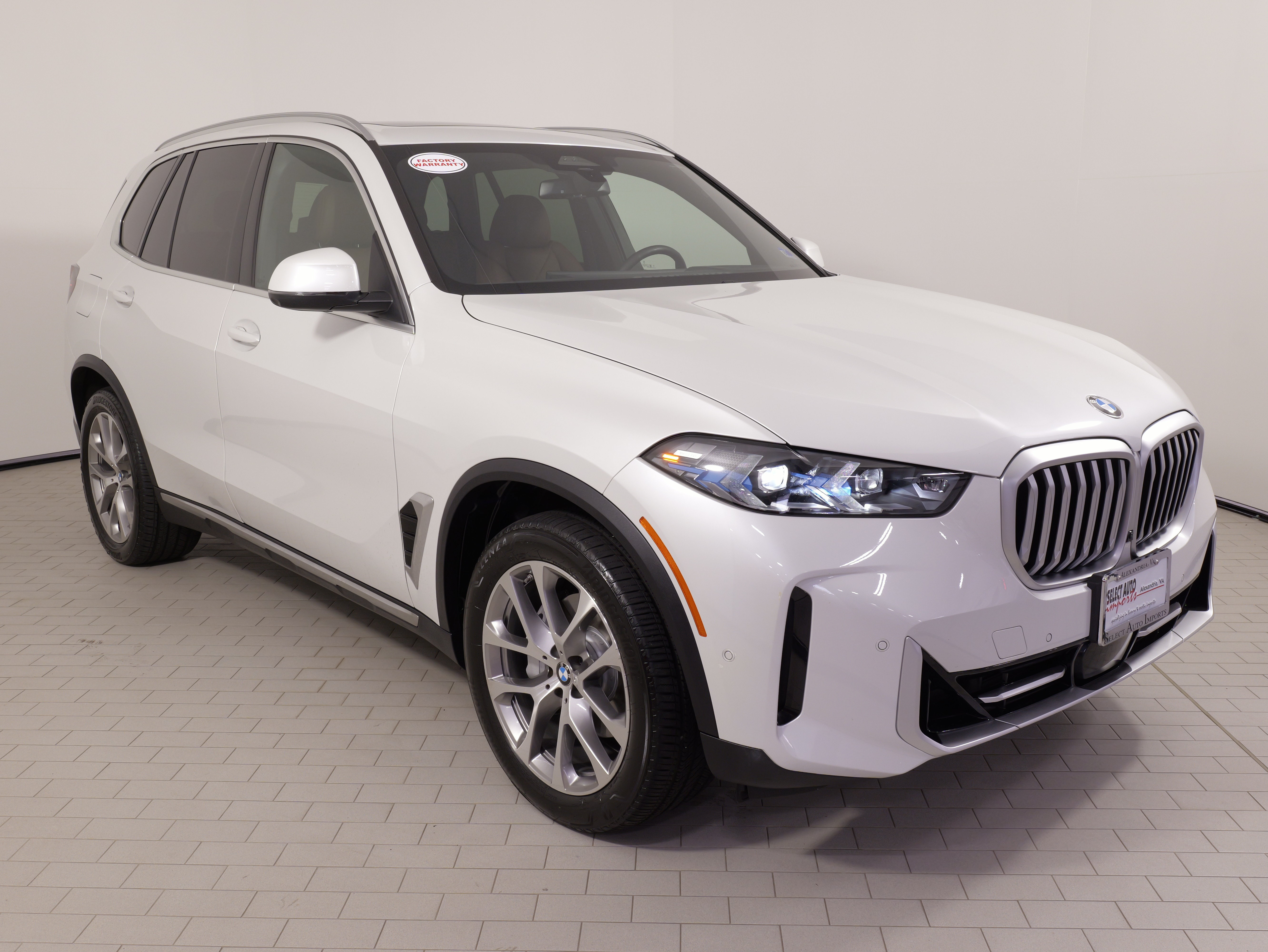 Used 2025 BMW X5 xDrive40i w/ Parking Assistance Package AWD/4WD image 6