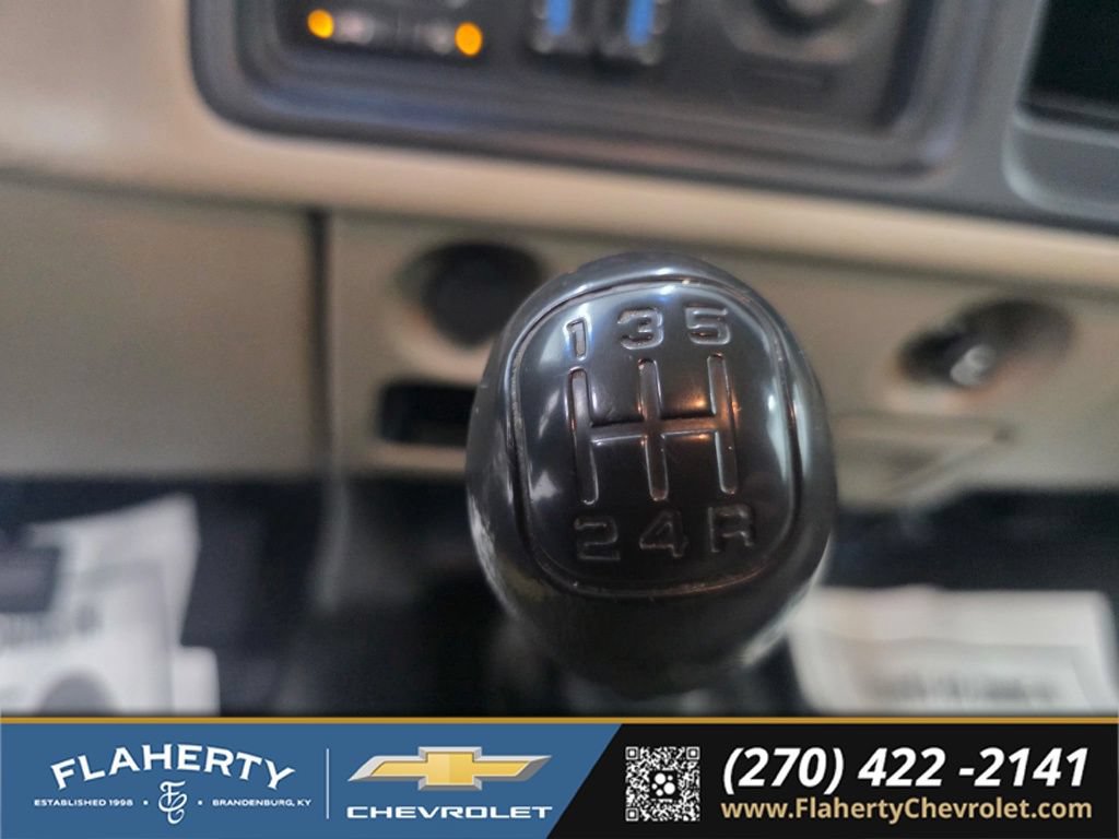 Used 2005 GMC Sierra 1500 W/T RWD image 22