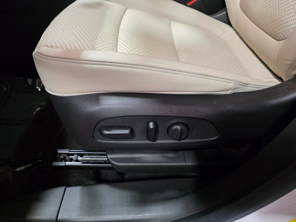 Used 2021 Buick Encore GX Essence w/ Advanced Technology Package AWD/4WD image 13