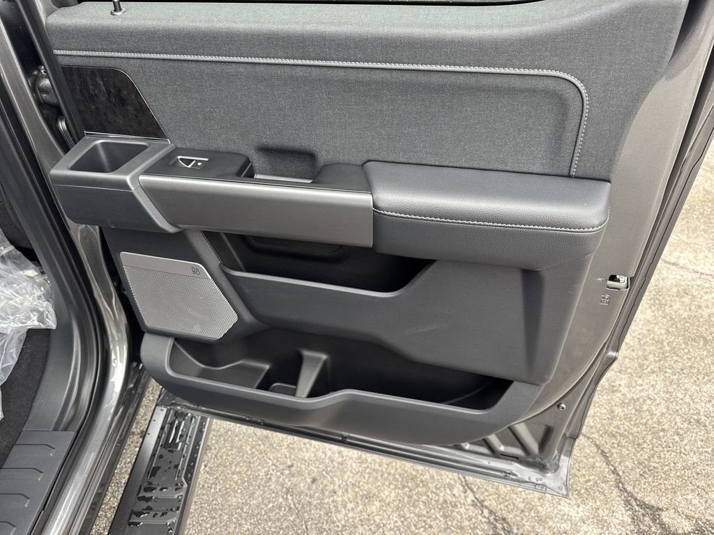 New 2026 Ford F350 Lariat w/ Black Appearance Package image 16