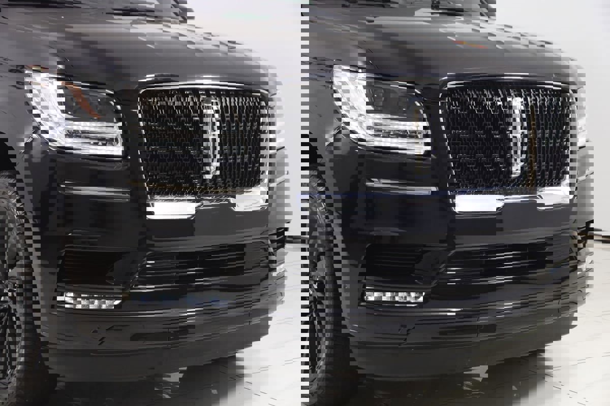 Used 2020 Lincoln Navigator L Reserve w/ Equipment Group 208A Reserve image 43