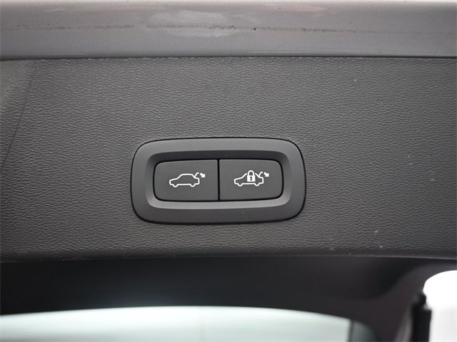 Used 2024 Volvo XC40 B5 Plus w/ Protection Package Premier image 30