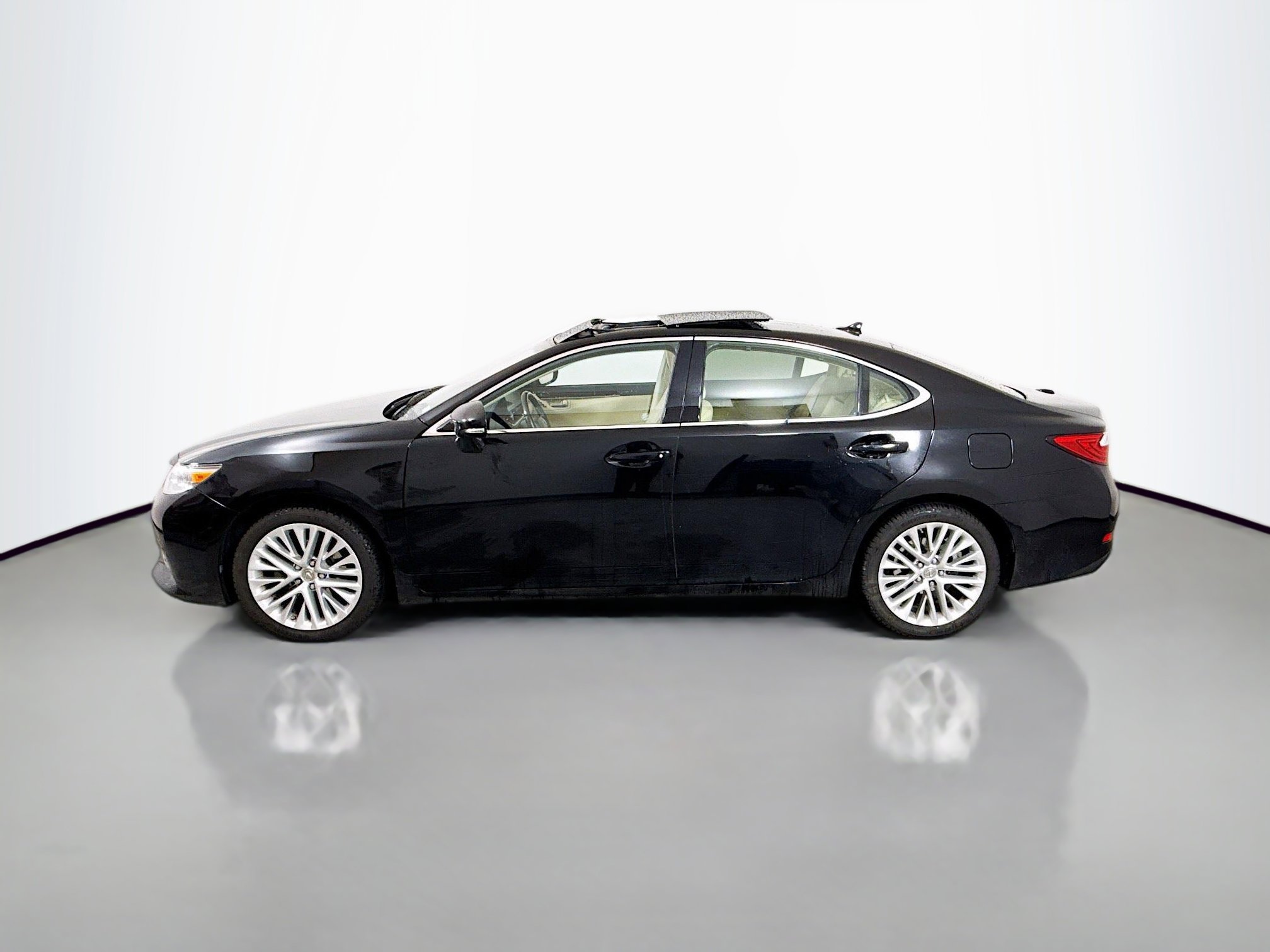 Used 2014 Lexus ES 350 w/ Ultra Luxury Package image 4