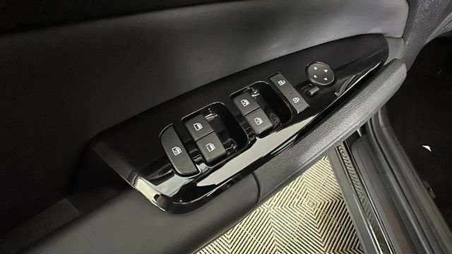 Used 2025 Kia Sportage EX FWD image 10
