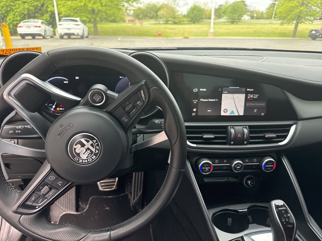Used 2024 Alfa Romeo Giulia Veloce AWD/4WD image 14