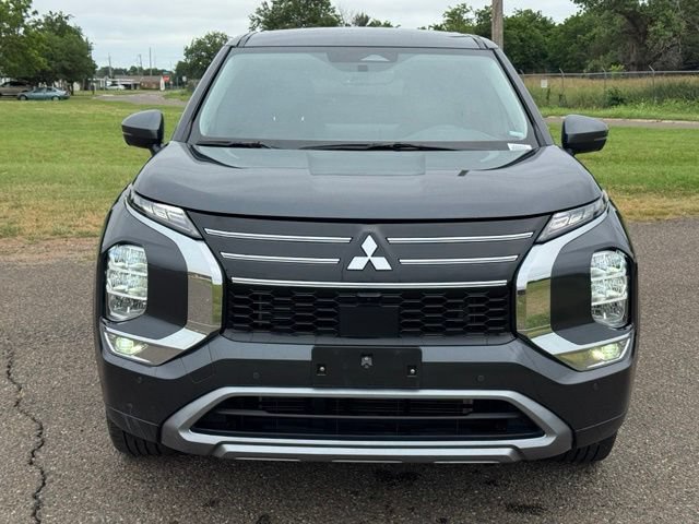 Used 2025 Mitsubishi Outlander SE FWD image 2