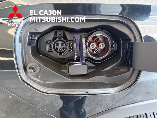 Used 2025 Mitsubishi Outlander SEL AWD/4WD image 3
