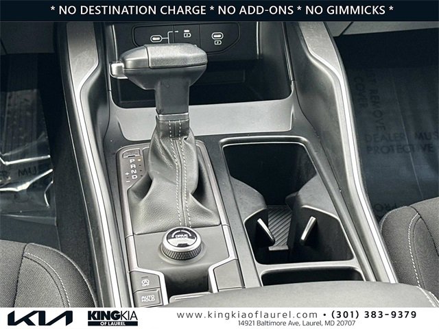 Used 2025 Kia Sorento LX image 7