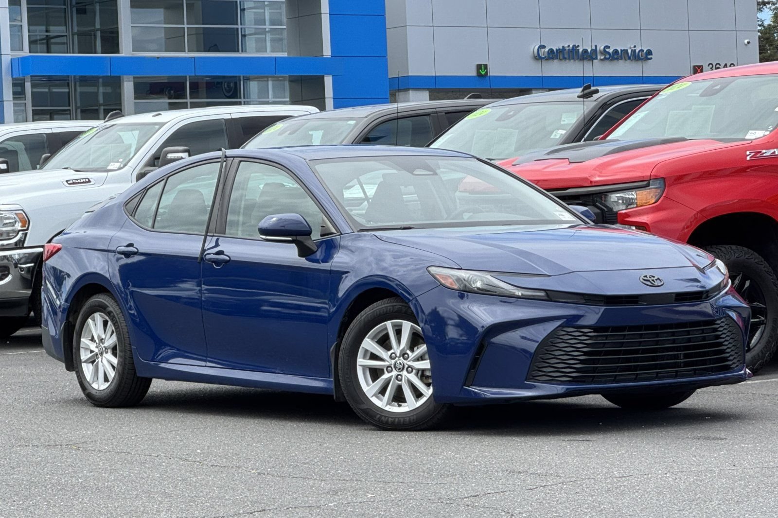 Used 2025 Toyota Camry LE FWD image 2