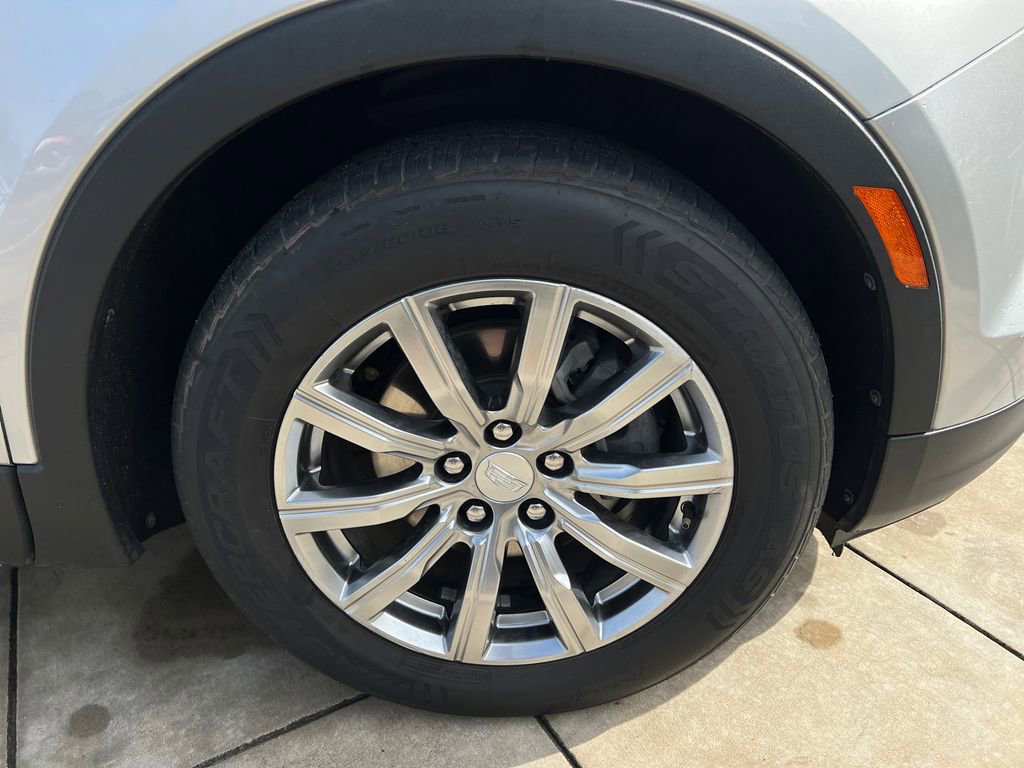 Used 2022 Cadillac XT4 Premium Luxury w/ Safety Alert Package AWD/4WD image 5