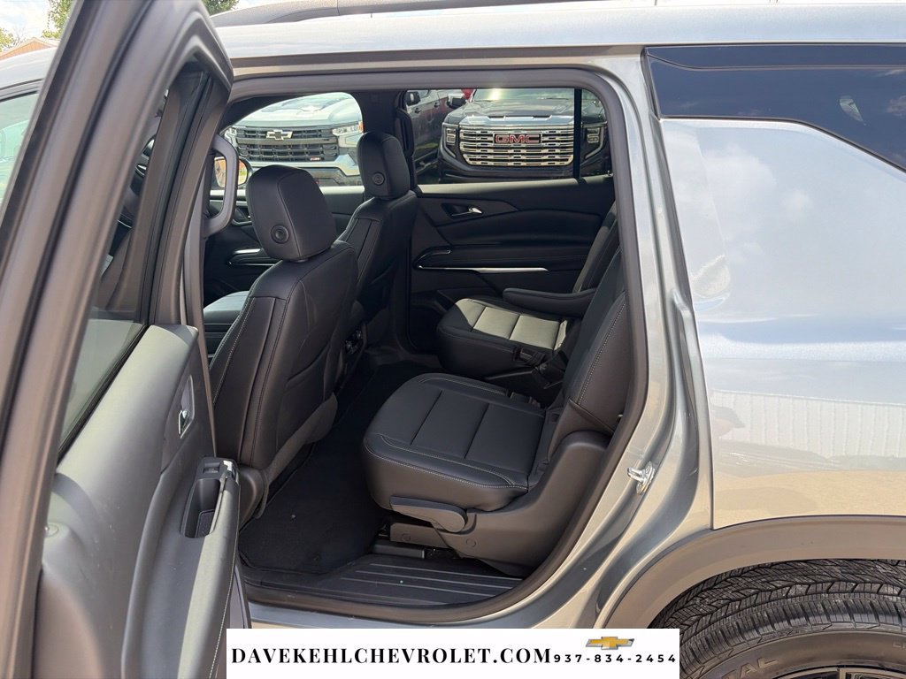 Used 2026 Chevrolet Traverse LT w/ Midnight/Sport Edition AWD/4WD image 19