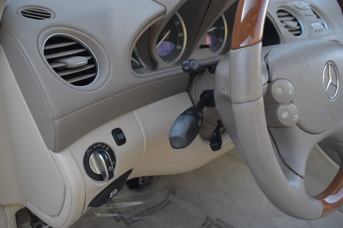 Used 2004 Mercedes-Benz SL 500 w/ Comfort Pkg image 29