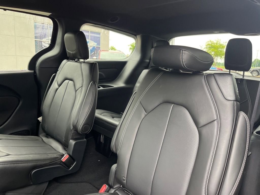 New 2025 Chrysler Voyager LX image 9