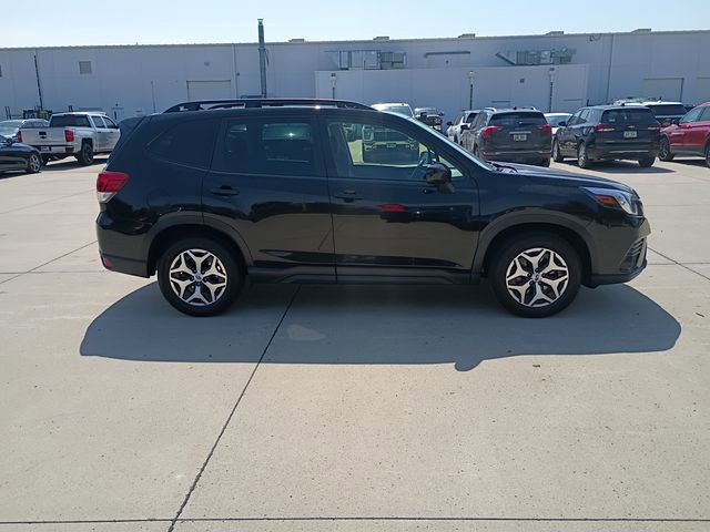 Used 2022 Subaru Forester Premium image 16