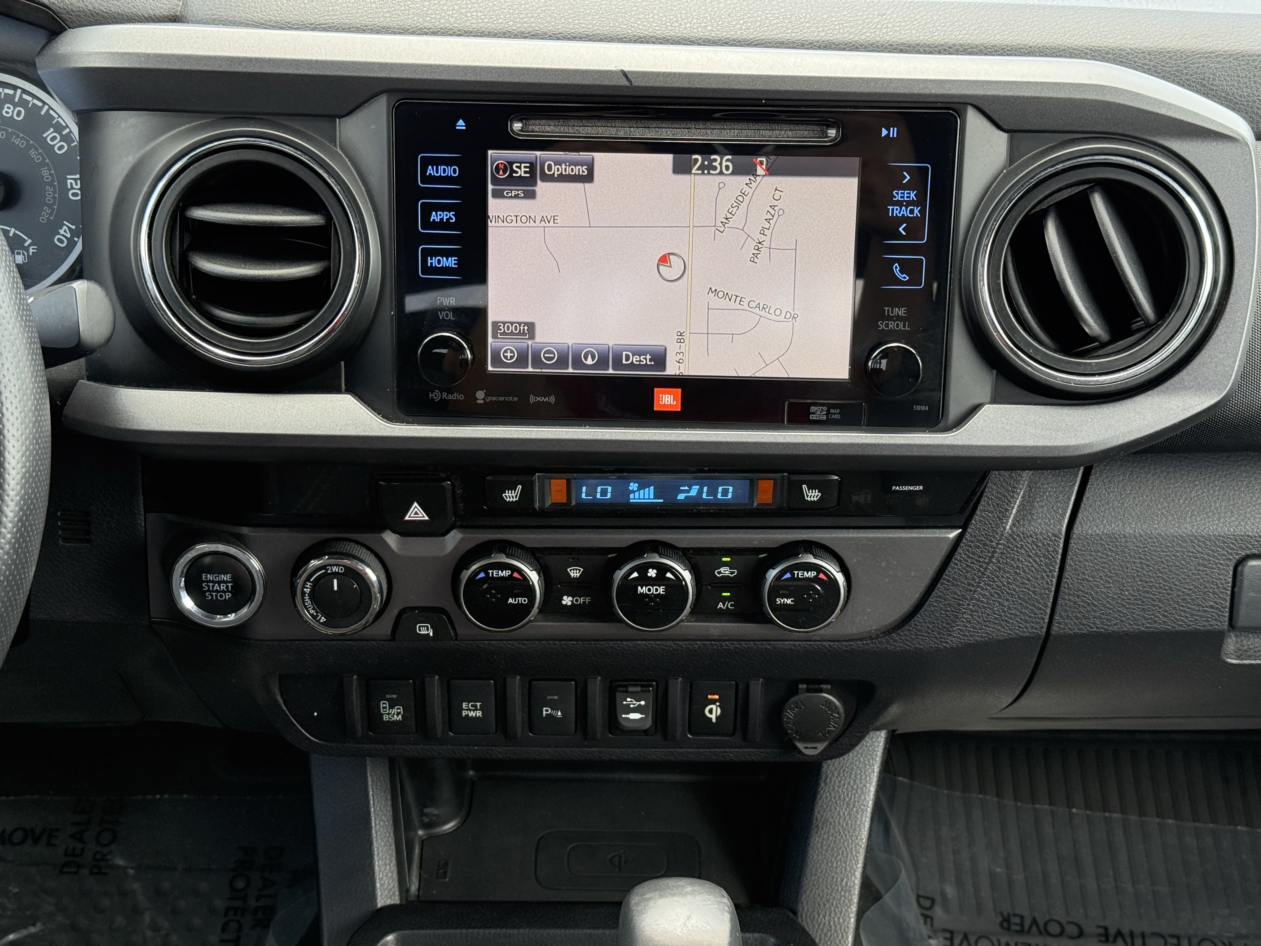 Used 2017 Toyota Tacoma TRD Sport AWD/4WD image 28
