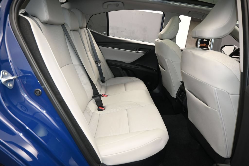 Used 2025 Toyota Camry XLE FWD image 39