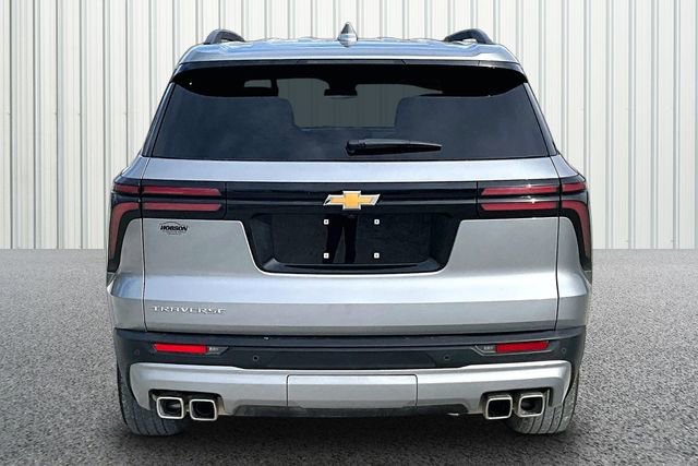 Used 2025 Chevrolet Traverse LT image 4