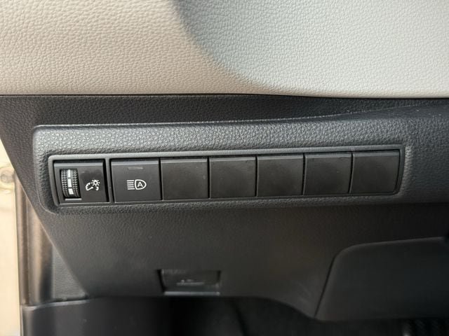 Used 2021 Toyota Corolla LE w/ Carpet Mat Package (TMS) FWD image 22