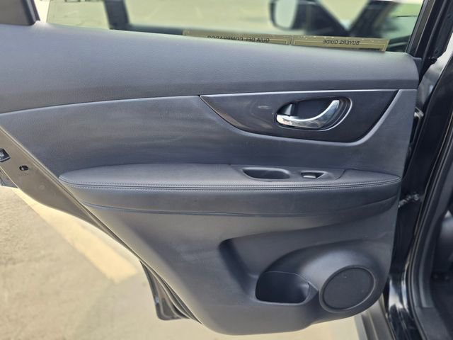 Used 2019 Nissan Rogue SV image 19