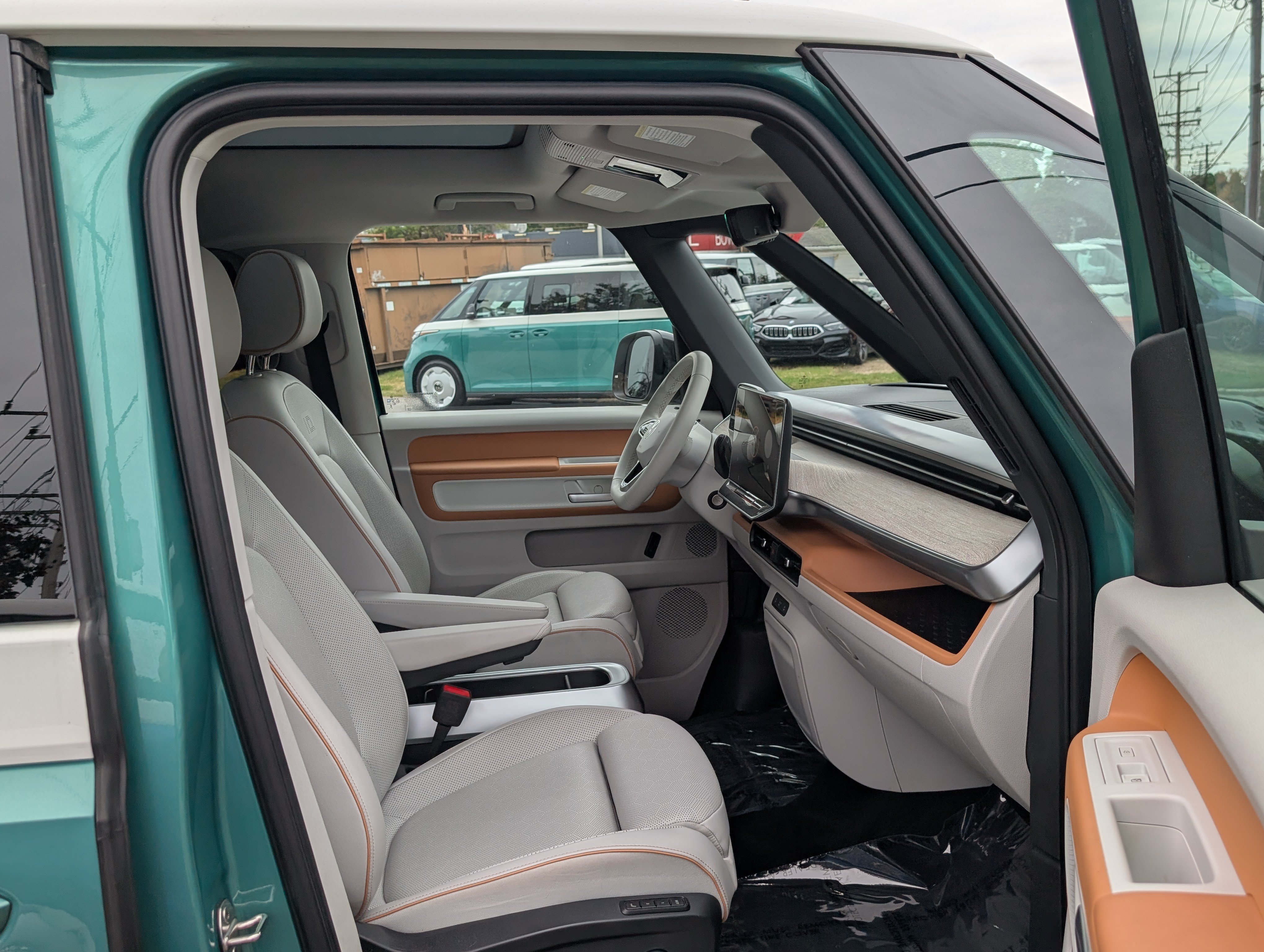 Used 2025 Volkswagen ID. Buzz 1st Edition AWD/4WD image 12