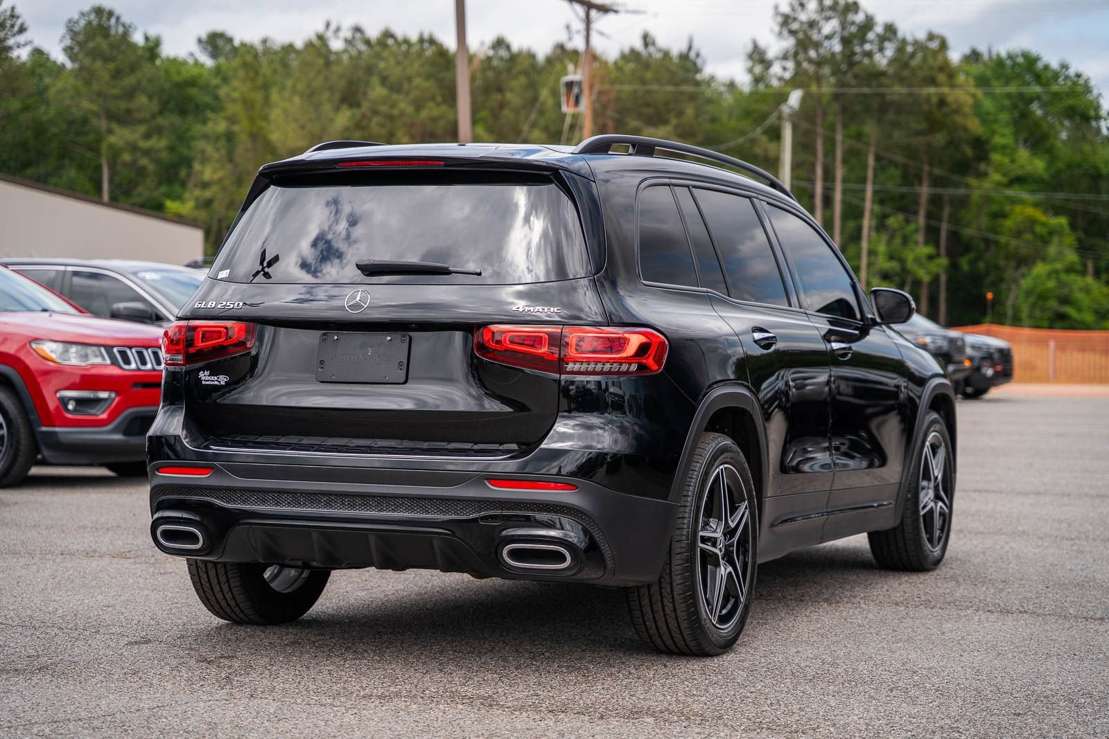 Used 2021 Mercedes-Benz GLB 250 4MATIC w/ AMG Line image 7