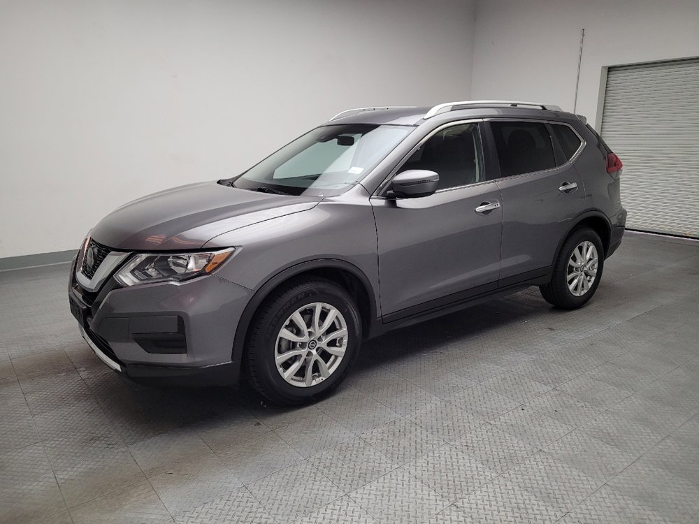 Used 2020 Nissan Rogue SV image 2