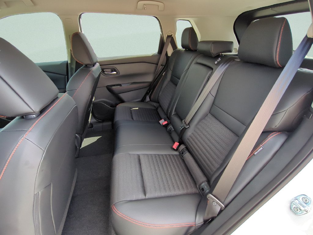 Certified 2026 Nissan Rogue SV AWD/4WD image 27