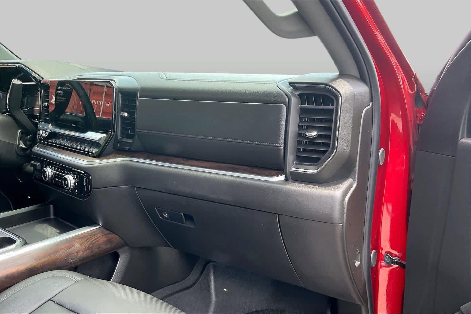Used 2025 GMC Sierra 2500 SLT w/ Texas SLT Premium Package AWD/4WD image 18