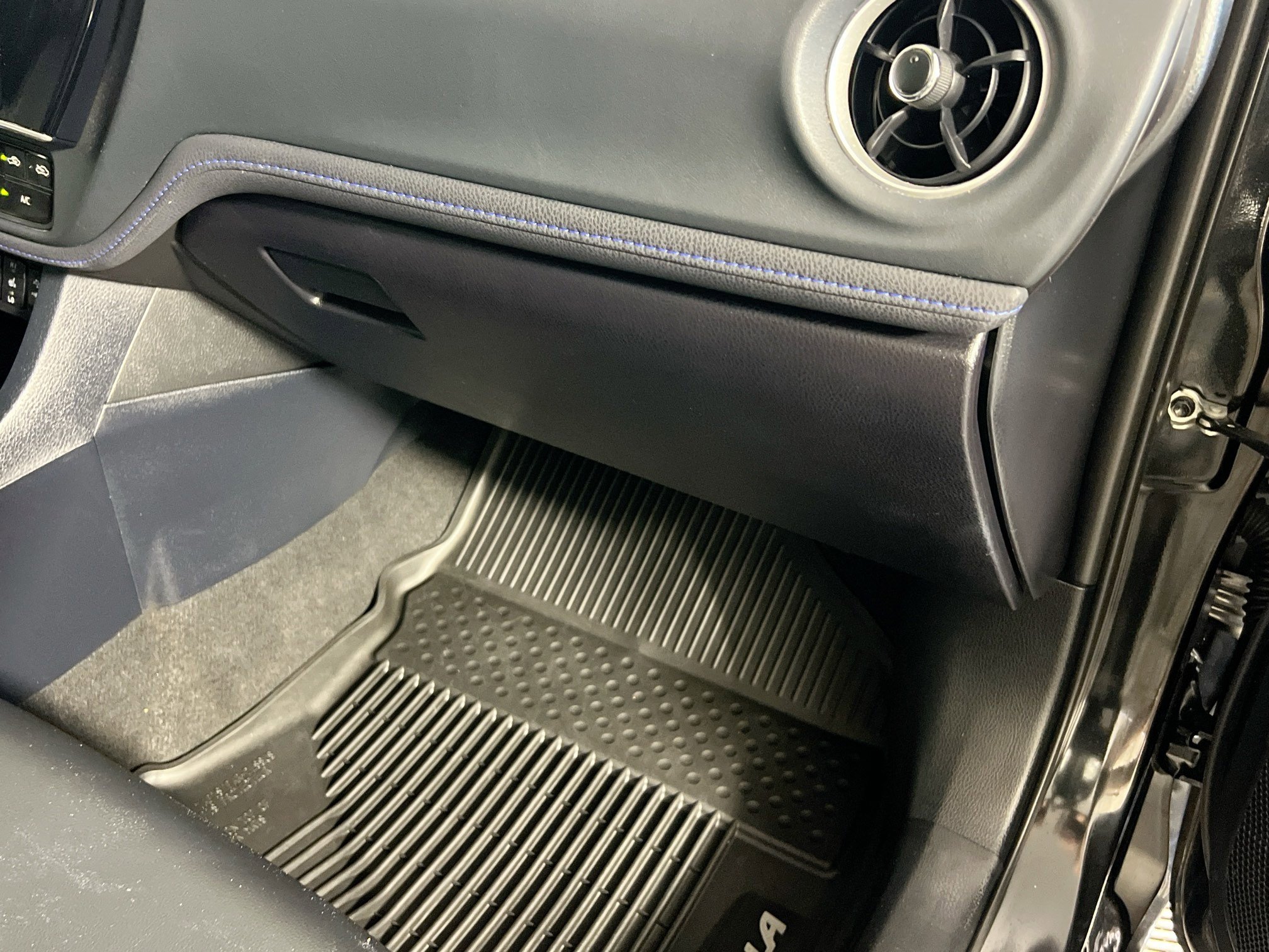 Used 2017 Toyota Corolla XSE FWD image 35