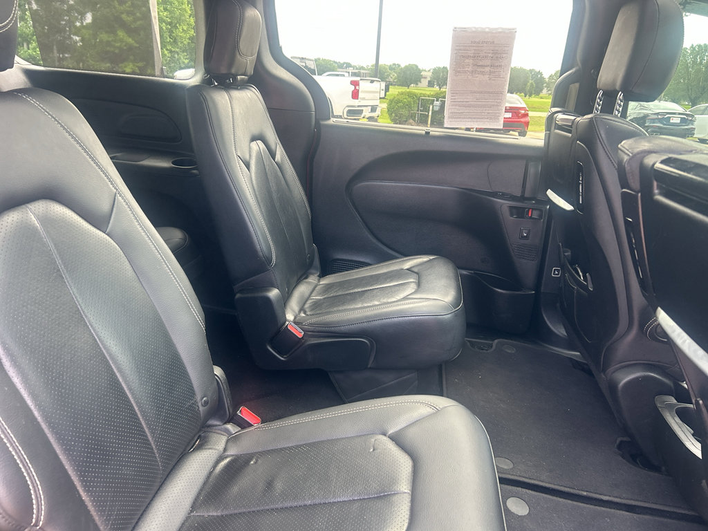 Used 2020 Chrysler Pacifica Touring-L Plus FWD image 10